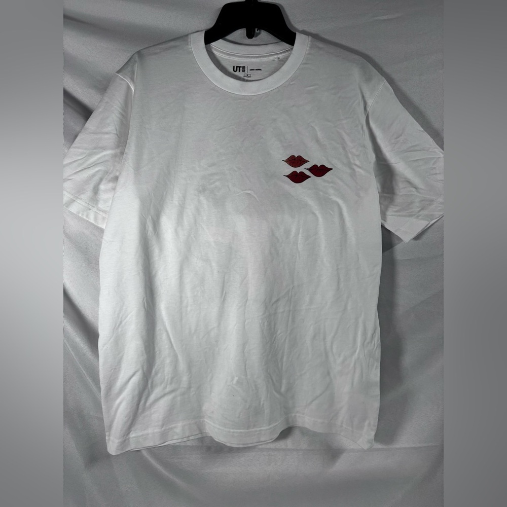 Uniqlo White Tee with‎ Red Lips Accent